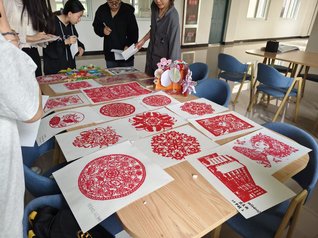 鏤春紙藝，躍彩校園——學(xué)前教育...